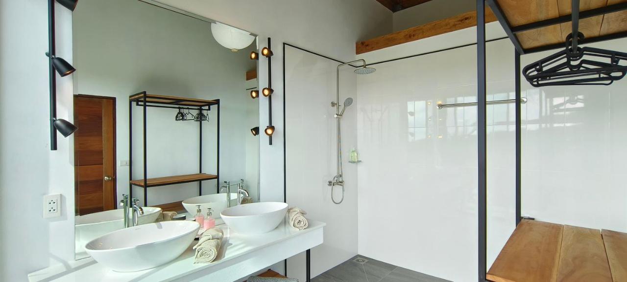 Villa On The Rock - 360 Bay View Тонгсала Екстериор снимка
